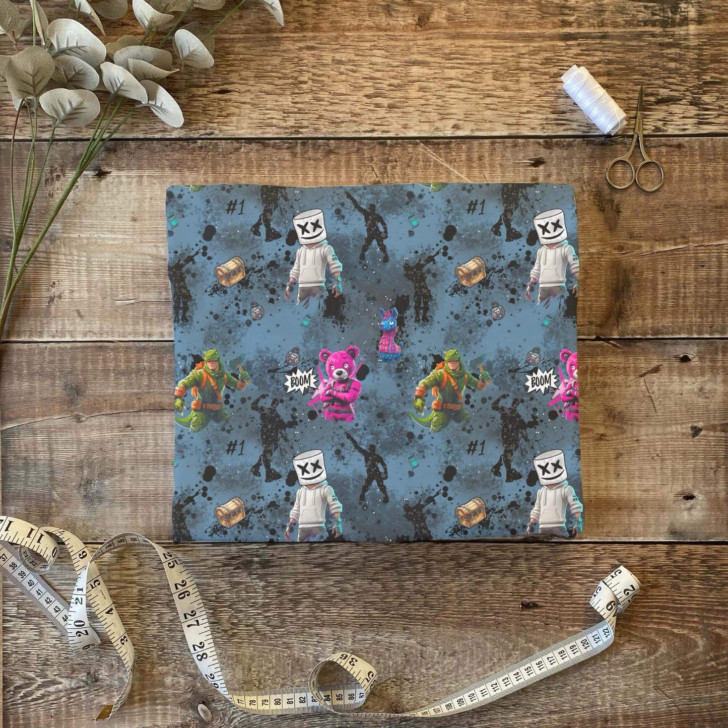 OEKO-TEX 100 zertifizierter Baumwollstoff mit Videospiel-Motiven für kreative Kinderprojekte