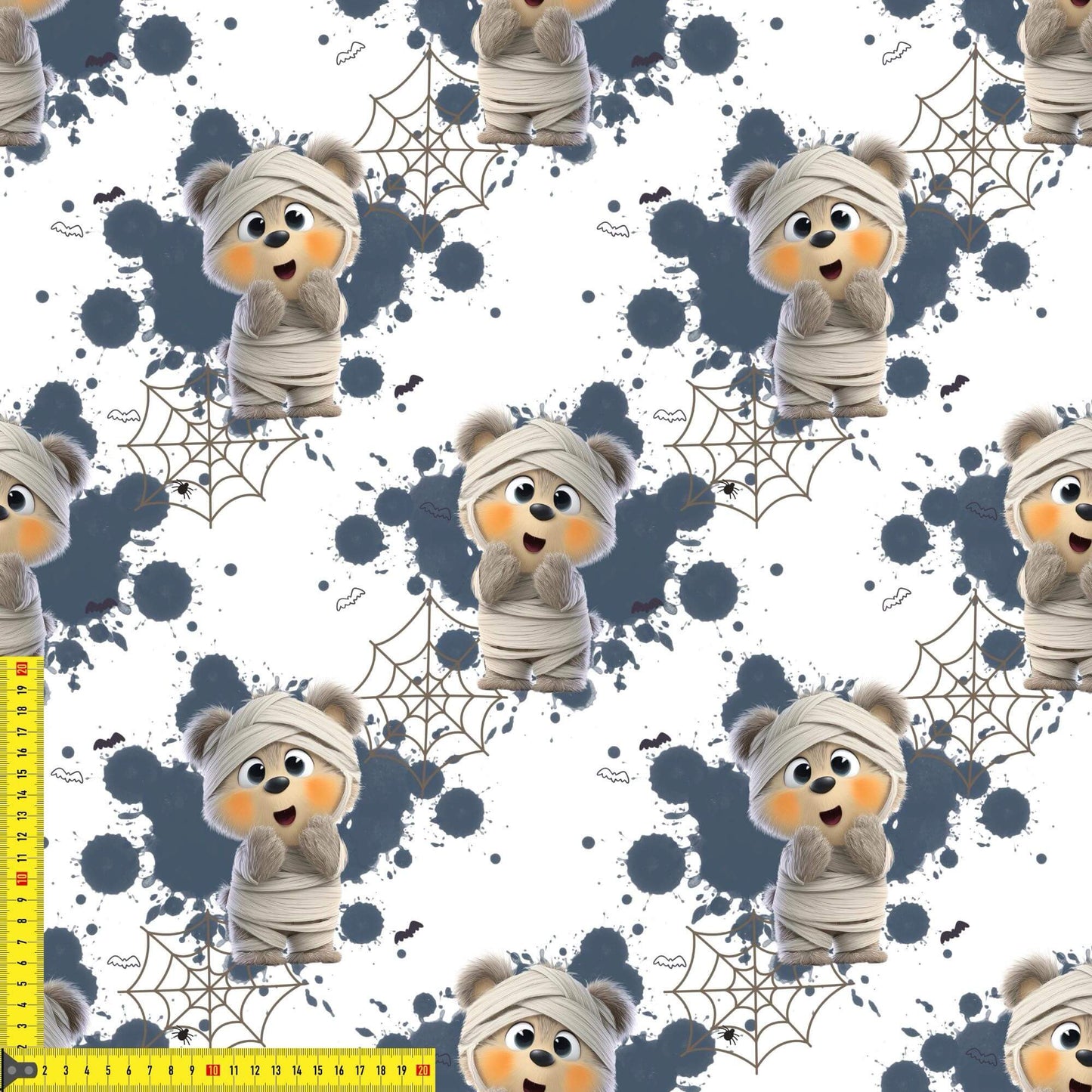 Baumwollstoff mit Bären-Mumie auf weißem Hintergrund – Meterware für kreative Nähideen