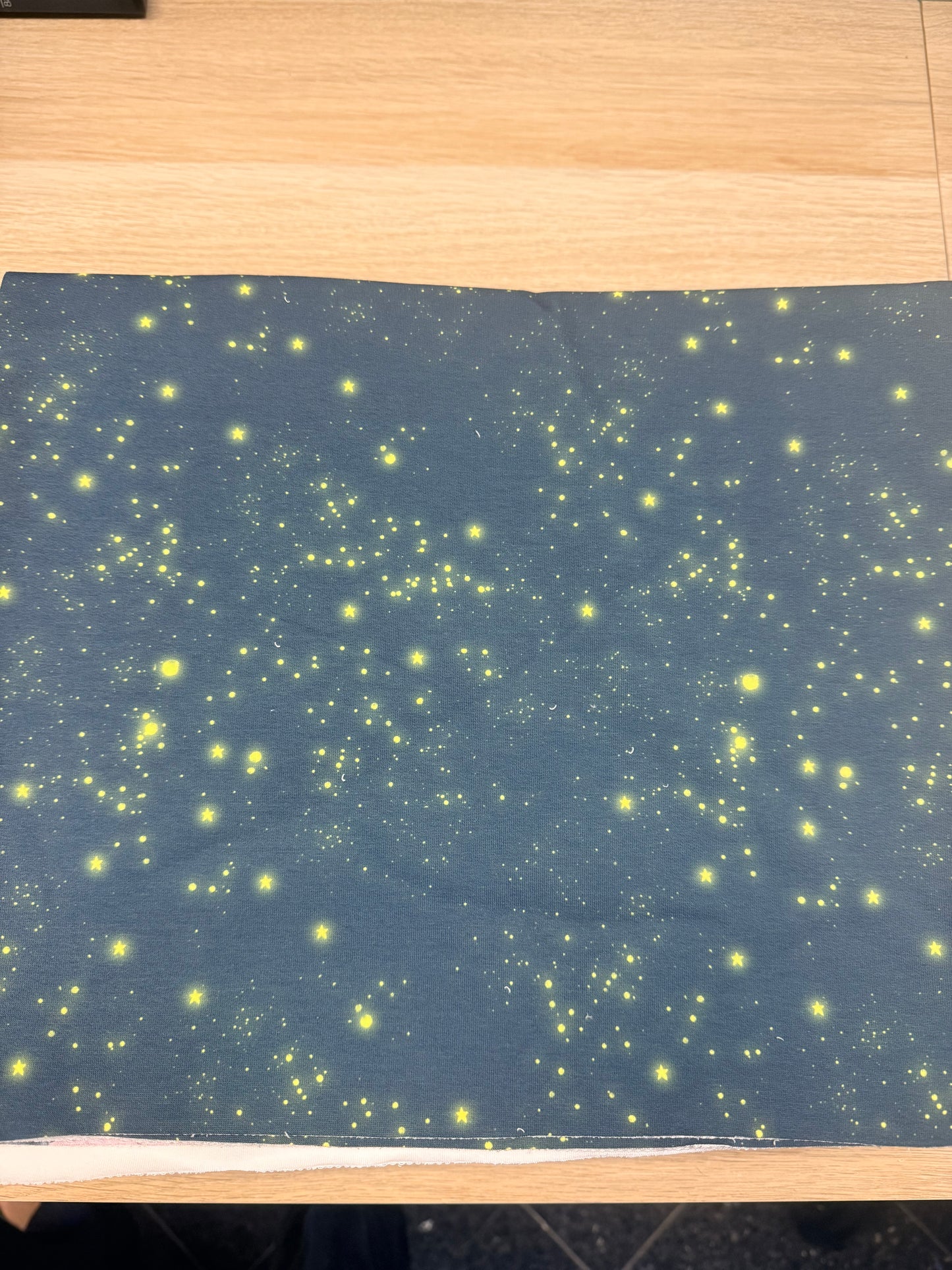 OEKO-TEX 100 zertifizierter French Terry mit festlichem Kombidesign