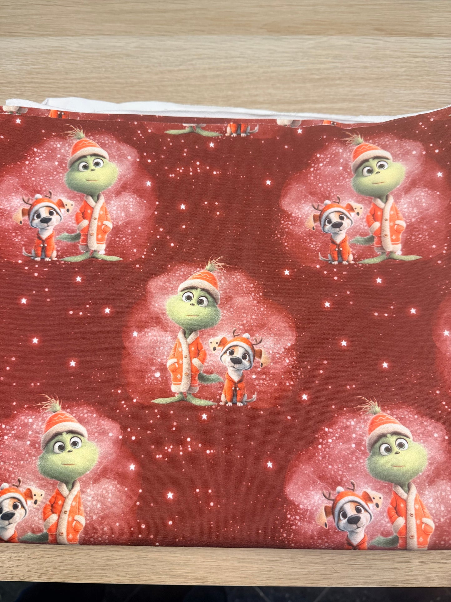 OEKO-TEX 100 zertifizierter French Terry mit festlichem Charakterdesign