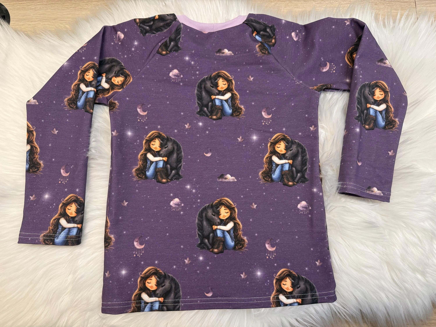 Raglan Shirt Größe 116 mit Halsbündchen in Lila
