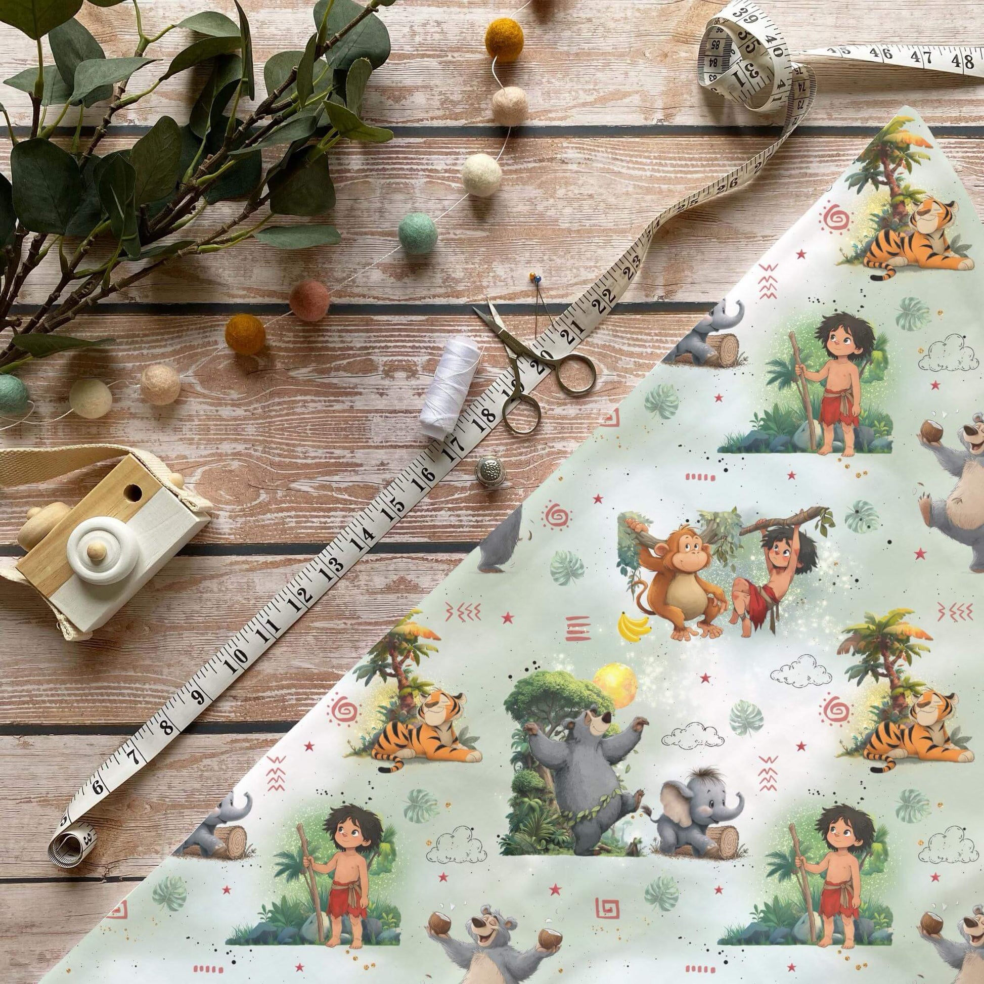 Dschungel Freunde Stoff Meterware mit Affe Tiger Elefant und Bär für Kinderstoffe und Babystoffe
