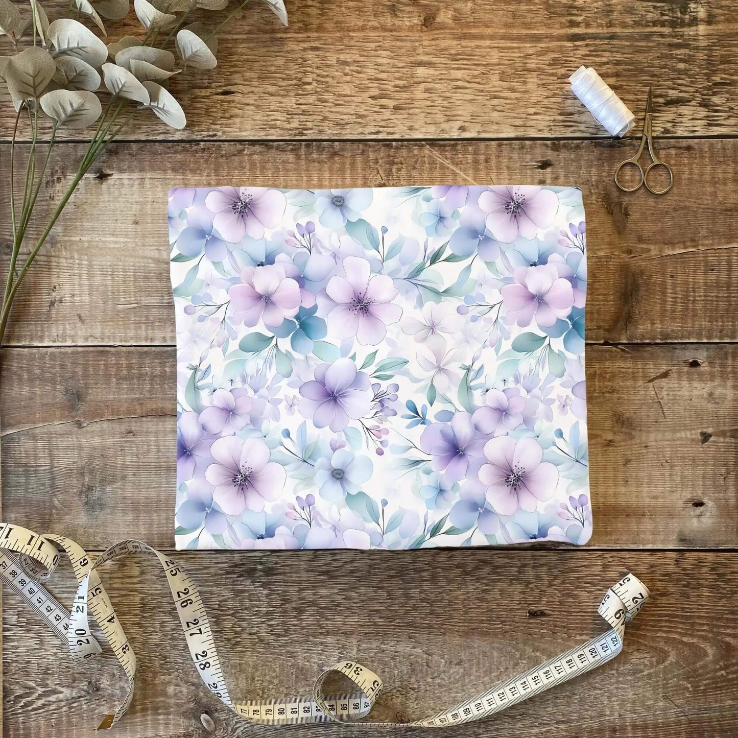 Blumen Jersey Stoff blau lila dekorativ für DIY Projekte
