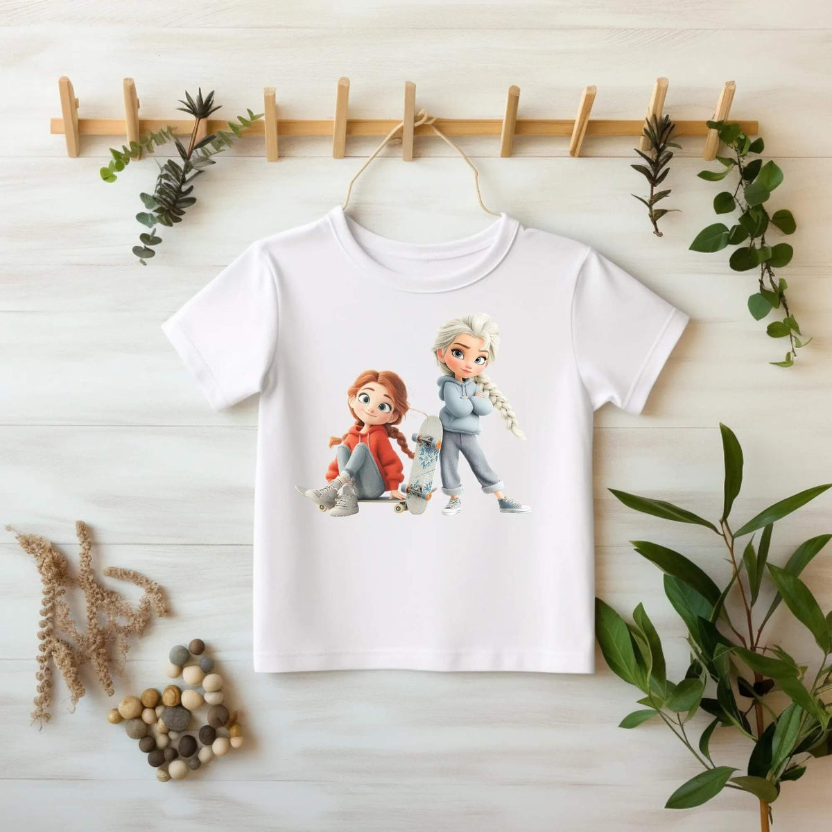 Skater Girls Bügelbild auf weißem T-Shirt als hochwertiger DTF Transfer für individuelle Mädchenkleidung
