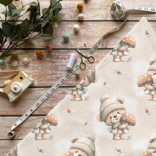 Bär mit Fliegenpilz Kinderstoff Meterware, Teddy im Herbstwald Motiv, OEKO-TEX 100 Jersey Stoff für Baby- und Kindermode