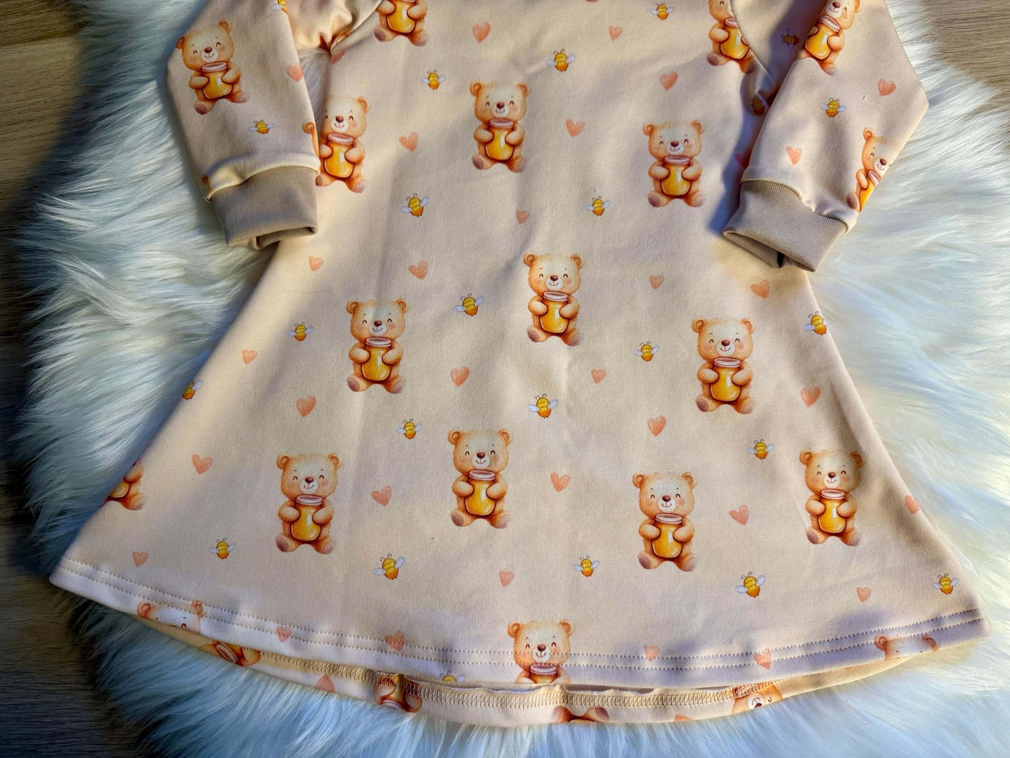 Kinderkleid mit Bären, Herzen und gelben Details