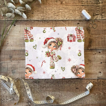 Kinderstoff Weihnachtsmädchen Stoffstück Holztisch Deko