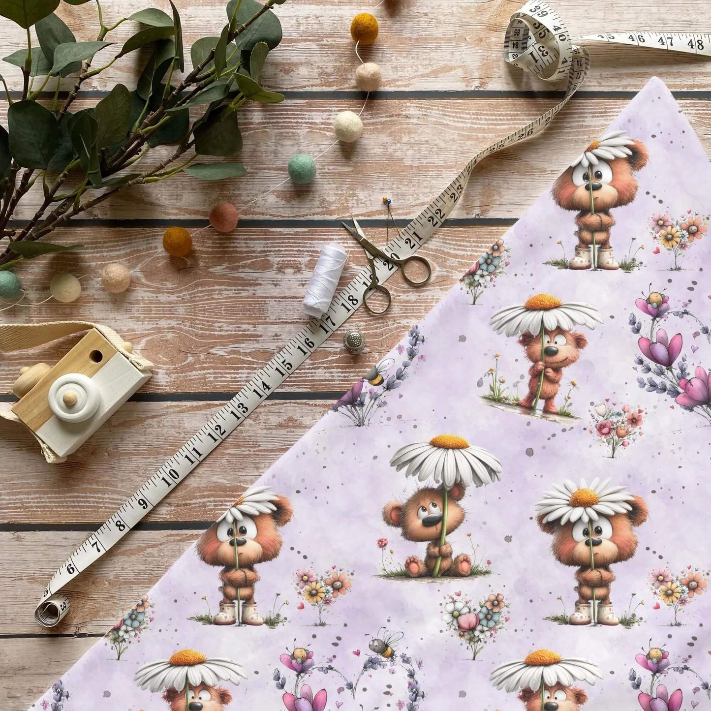 Blütenbärchen Jersey 0,5 m Sofortkauf mit niedlichem Bären unter Gänseblümchen – OEKO-TEX Standard 100 Kinderstoff aus Lagerware