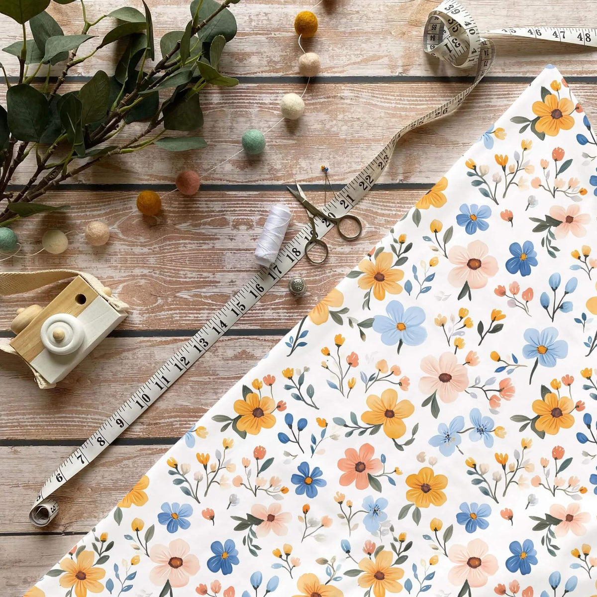 Blütenfreunde Kinderstoff Meterware mit Aquarell Blumenwiese in Gelb, Blau und Apricot, OEKO-TEX 100 Jersey Stoff für Baby- und Kindermode