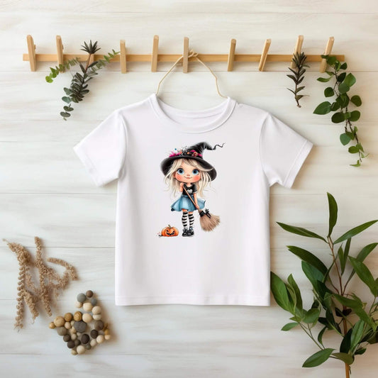 Buegelbild Kleine Hexe 16x12cm auf DTF Folie mit Besen und Kuerbis