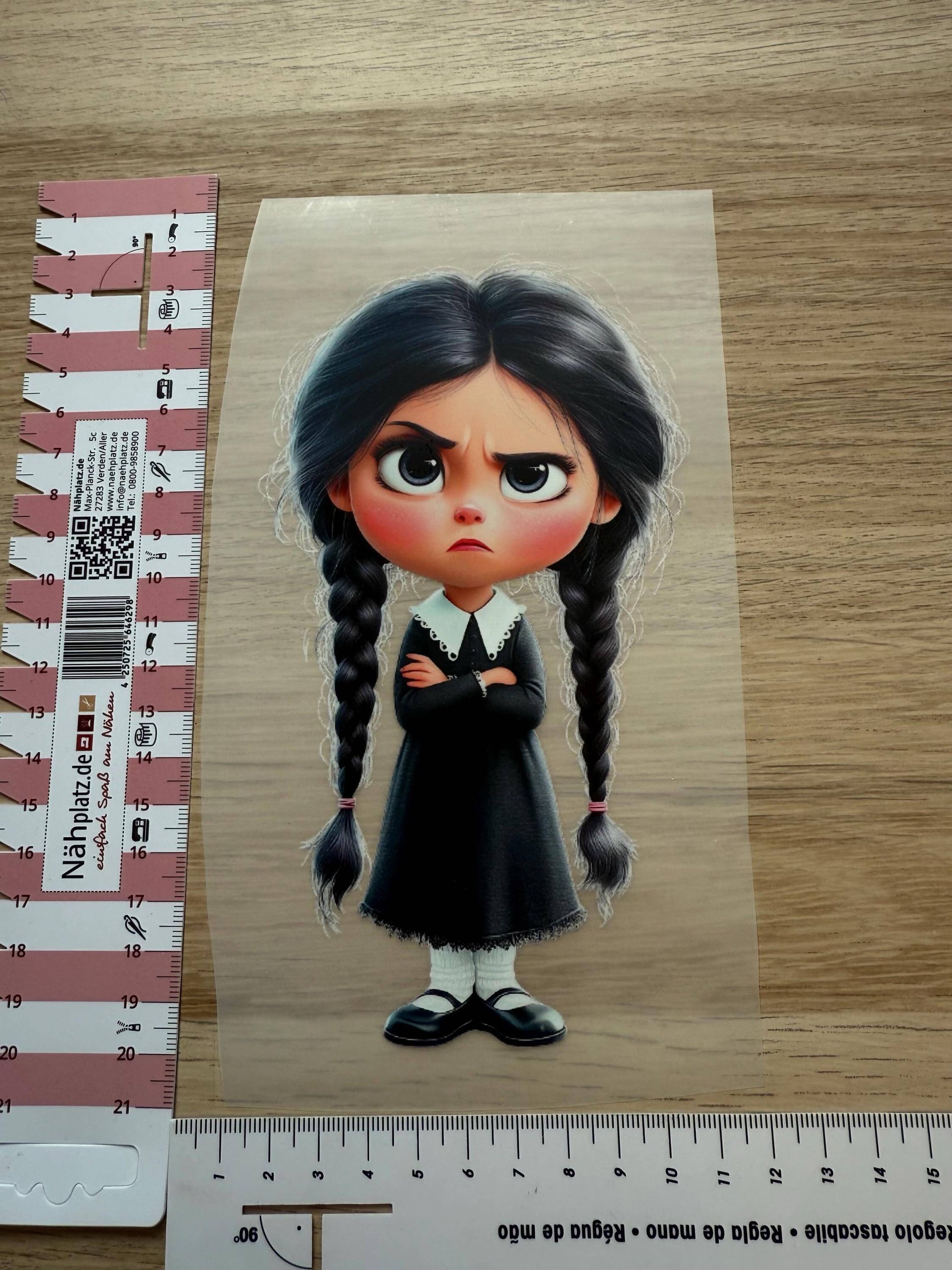  DIY Buegelsticker Wednesday Design fuer Kinderkleidung und Deko