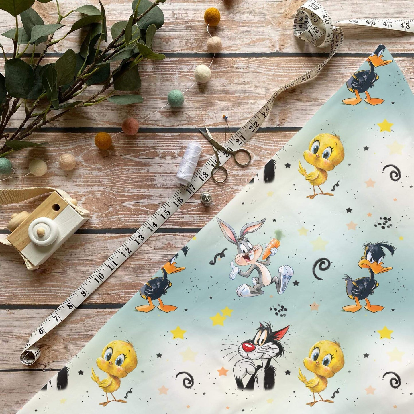 Comicfreunde Stoff Meterware mit fröhlichen Comicmotiven für Kinderstoffe und Babystoffe
