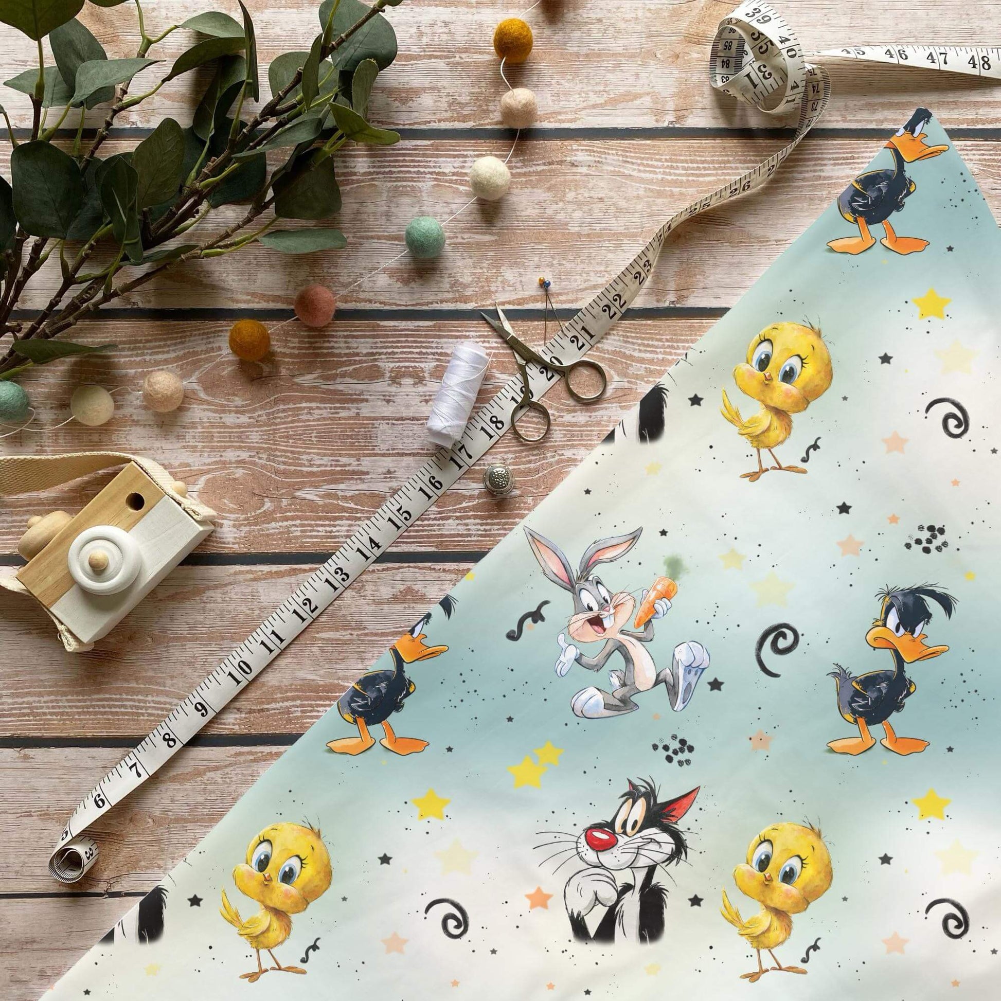 Comicfreunde Stoff Meterware mit fröhlichen Comicmotiven für Kinderstoffe und Babystoffe
