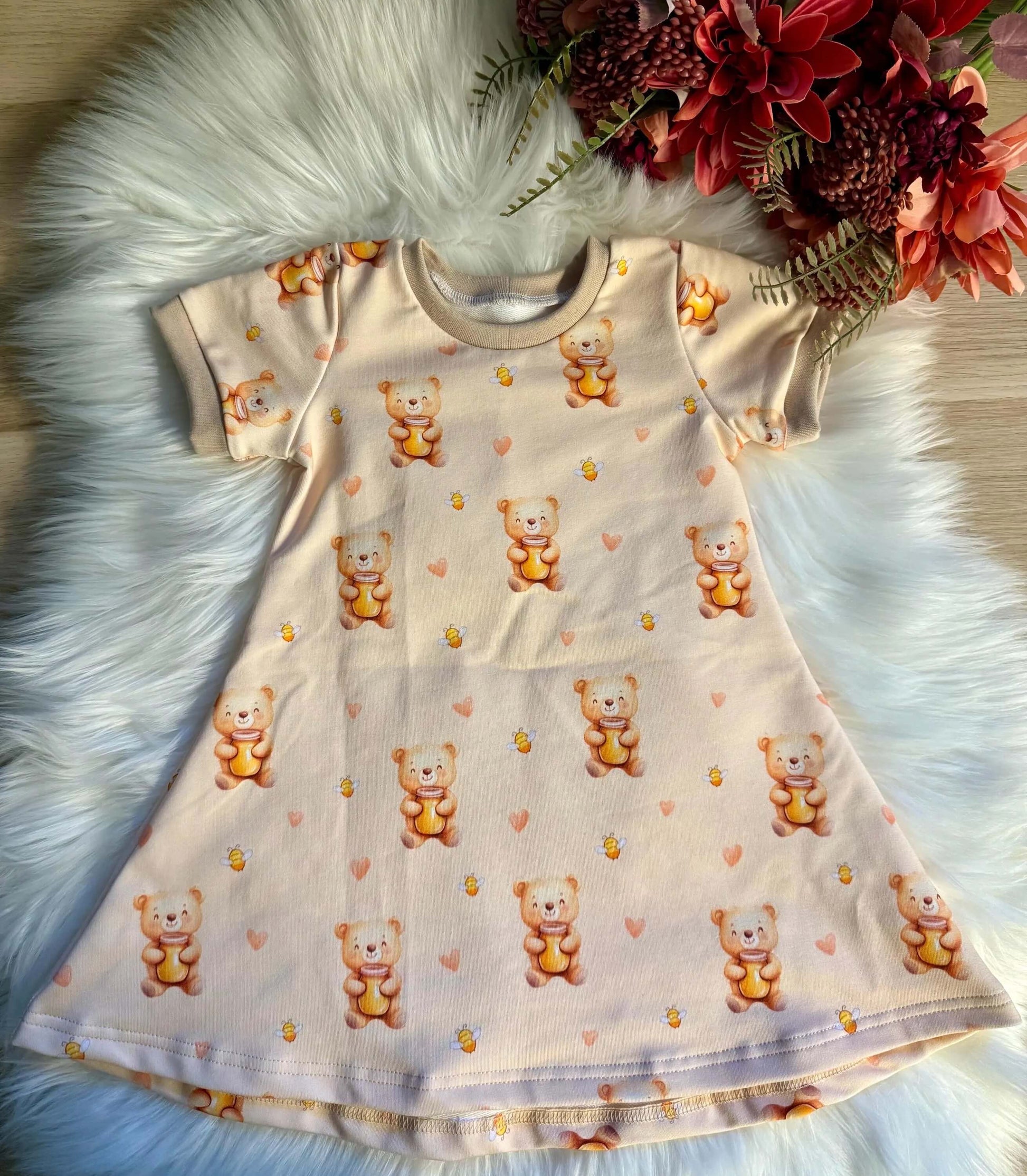 Mädchen Kleid Honig Bär Größe 86 draußen getragen