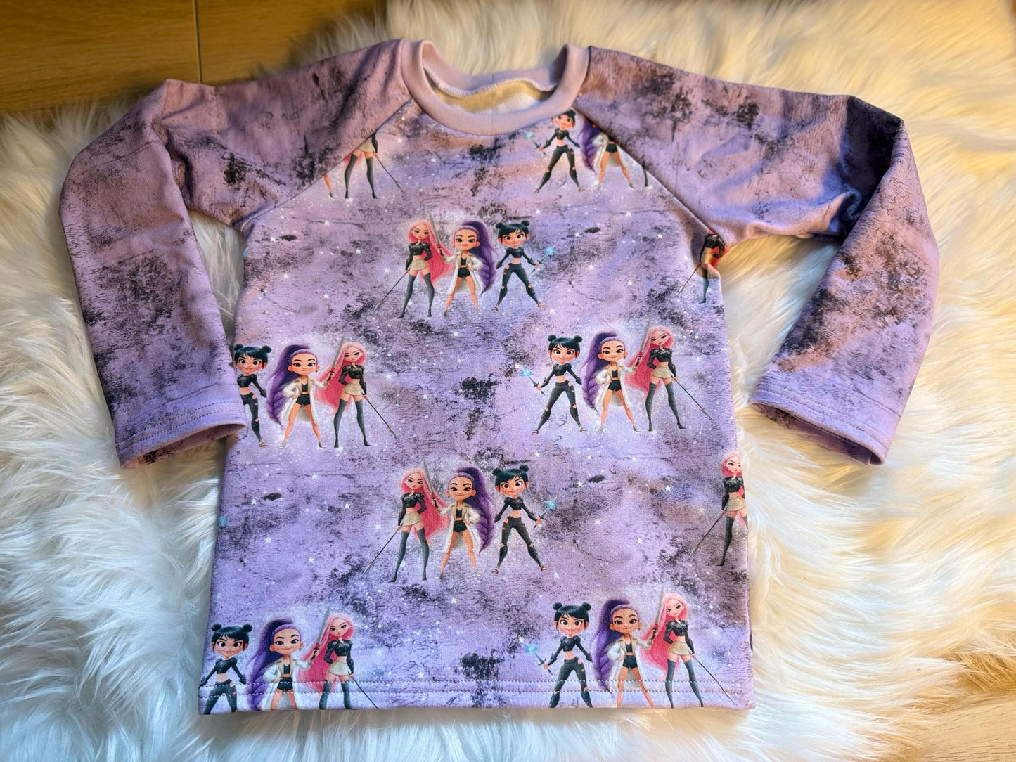 Lila Kinder Langarmshirt mit Fantasy Motiv
