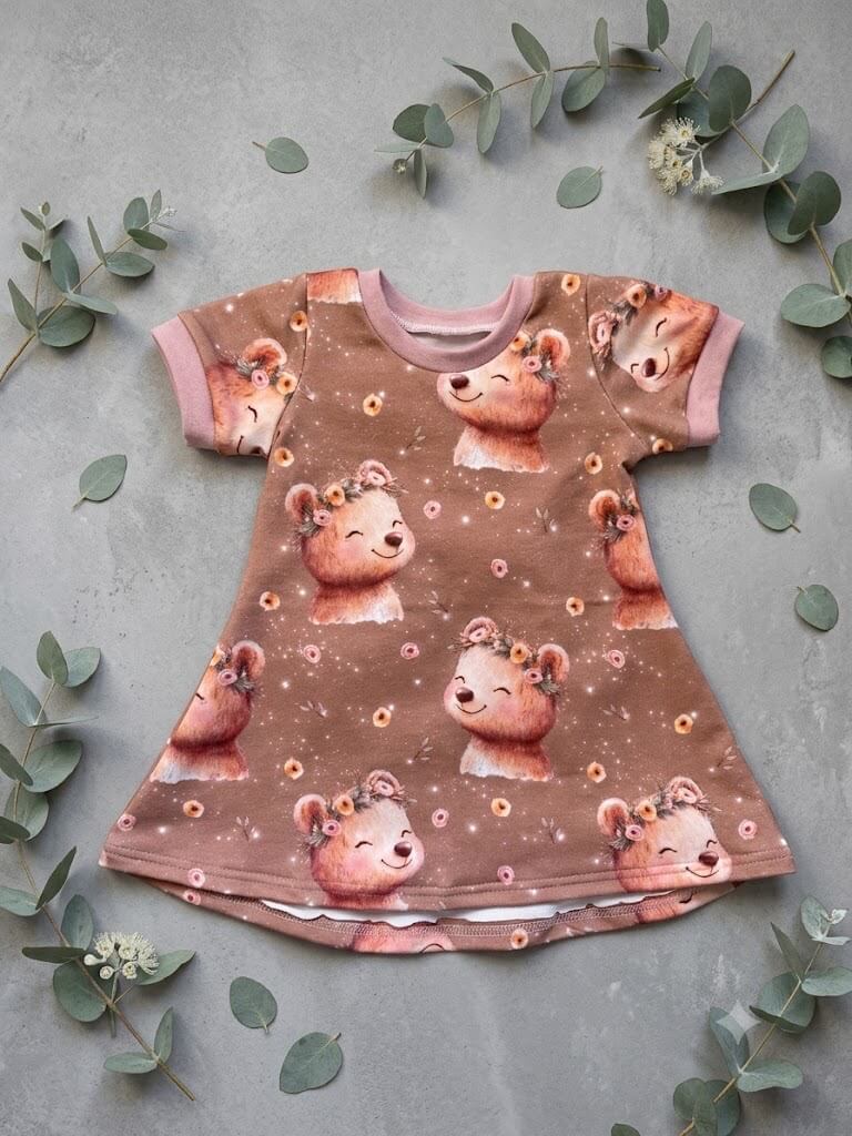 Handmade Kleid Größe 74 mit Bärenmotiv und Blumenkranz
