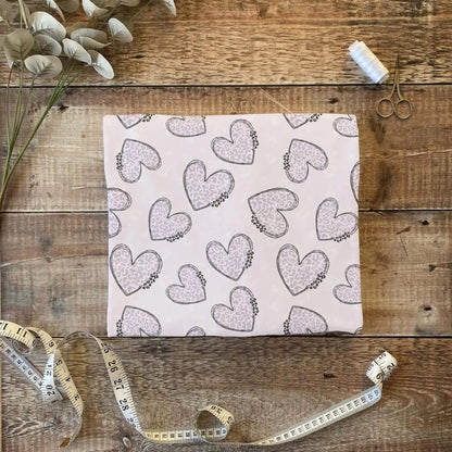 Leoherzen Stoffballen gefaltet, French Terry und Rib Jersey Meterware für Kindermode zum Nähen