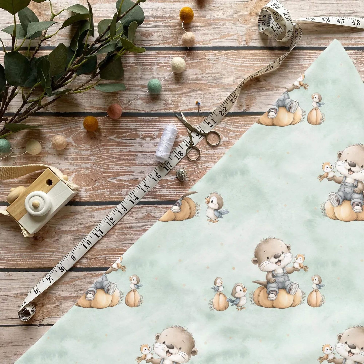 „Herbstlicher Otter Stoff Meterware – ideal fuer Kinderkleidung & Herbstaccessoires“