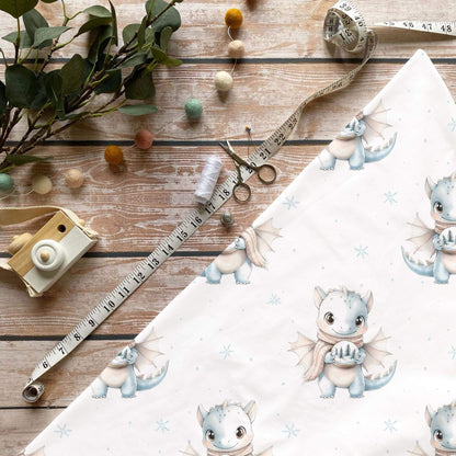 „Winter Drache Stoff Meterware – ideal fuer Kinderkleidung & Winteraccessoires“