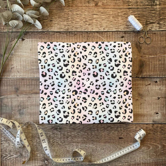 „Leo Regenbogen Stoff Meterware – ideal fuer Kinderkleidung & DIY Accessoires“