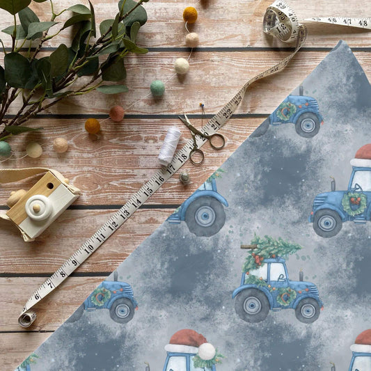 „Winter Traktor Stoff Meterware – ideal fuer Kinderkleidung & Weihnachtsaccessoires“