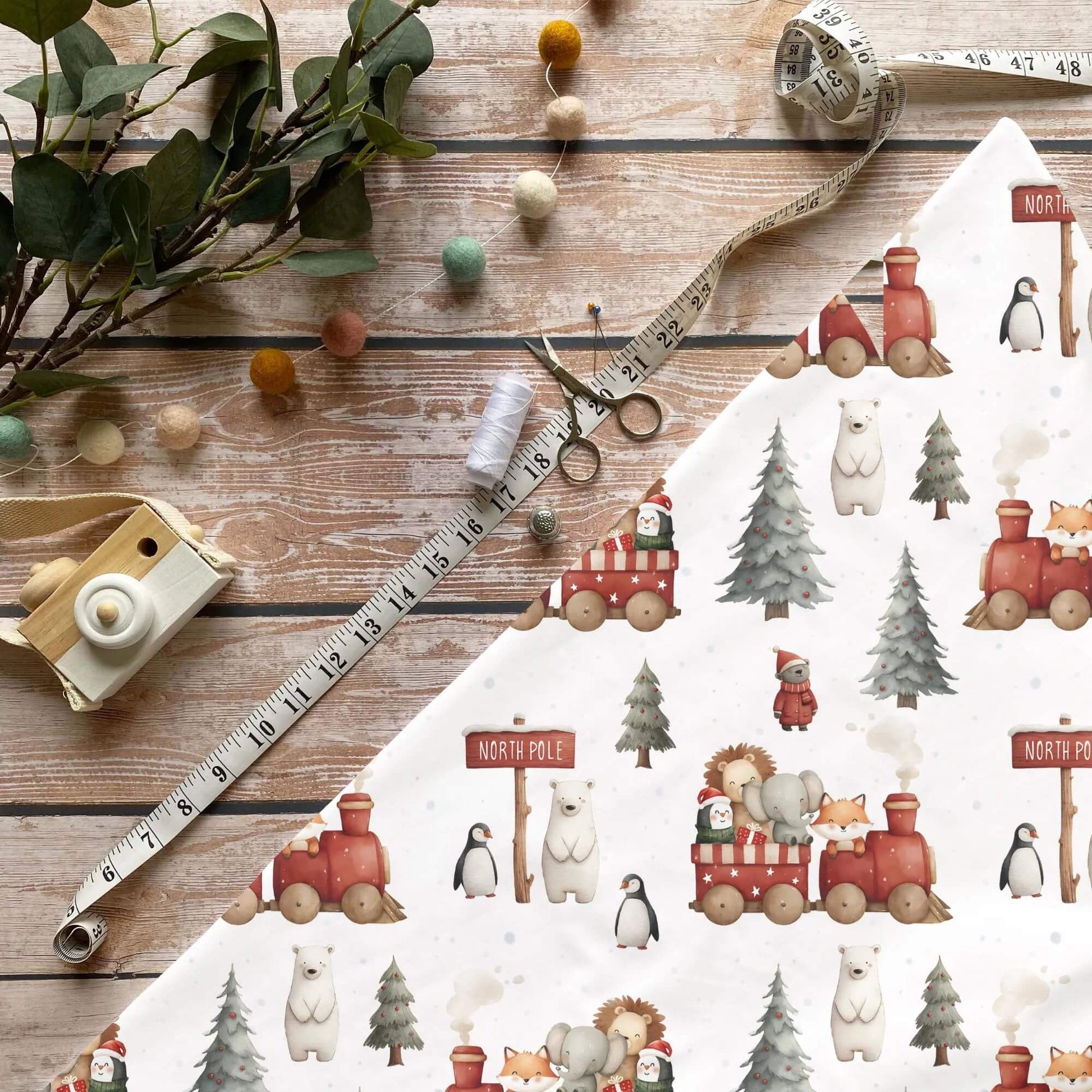 „Weihnachtszug Stoff Meterware – ideal fuer Kinderkleidung & Festtagsaccessoires“