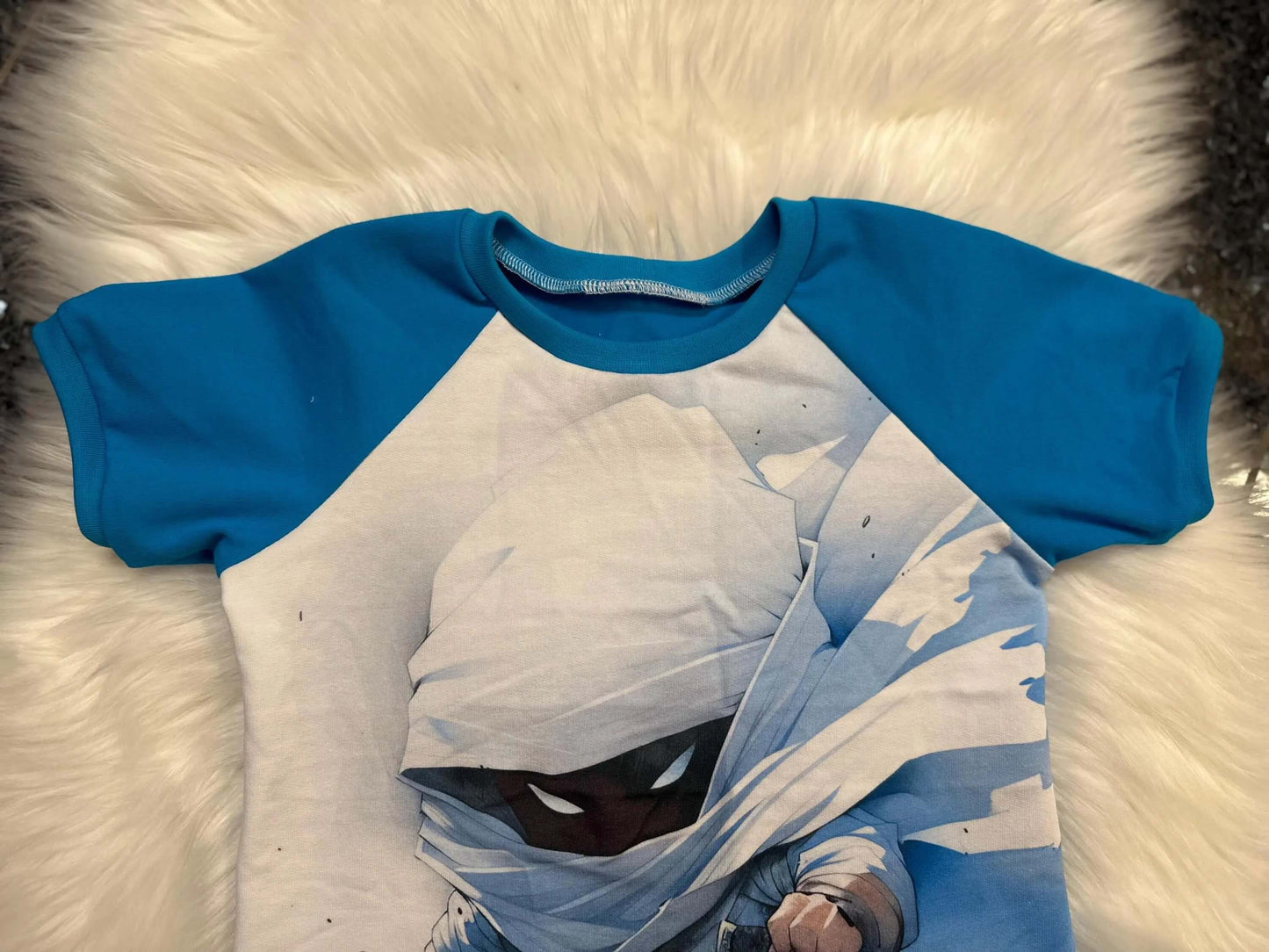 Raglan Ärmel und Halsbündchen Kinder T-Shirt Detail
