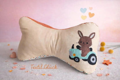 Traktor Hase Stickmuster – ideal für Handmade Kinderkleidung