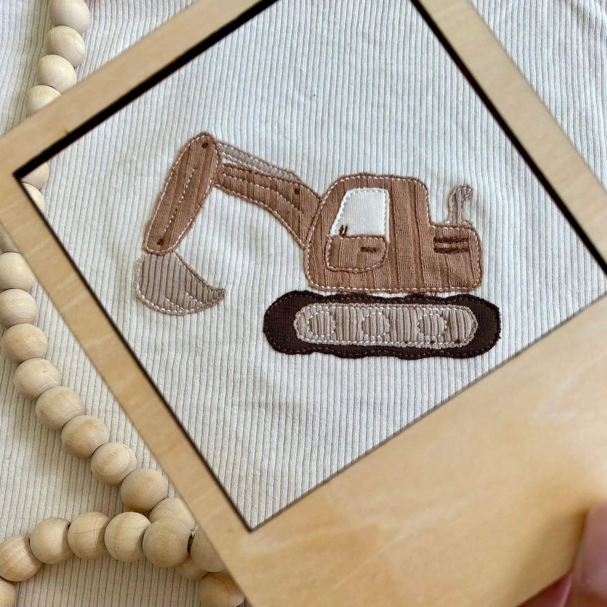 Stickdatei Bagger für Kinderkleidung – digitaler Download in vielen Formaten