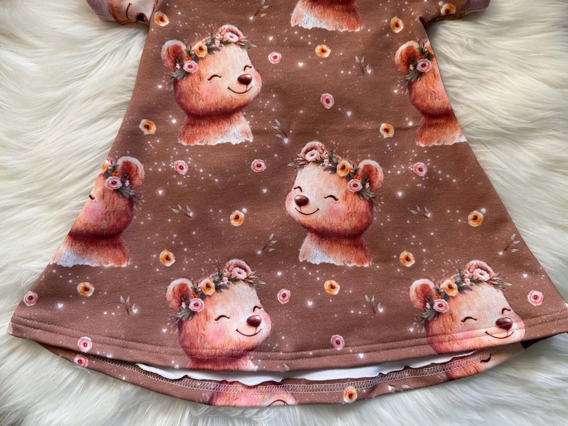 Kurzarm Kleid für Babys mit niedlichem Bärenprint
