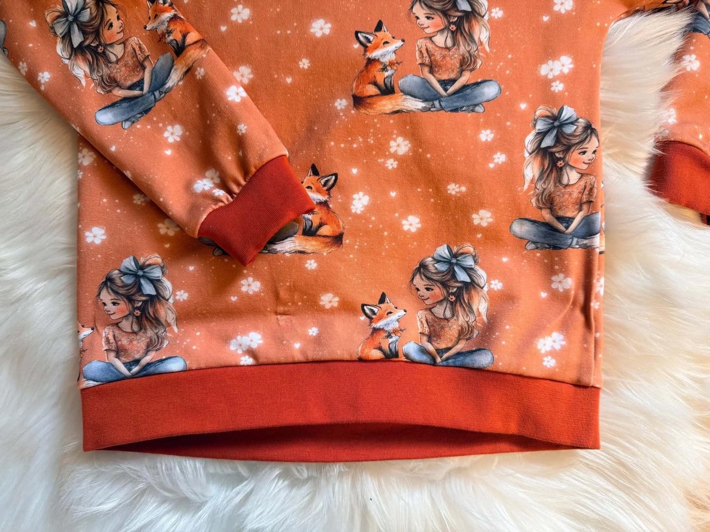 Kinderpullover mit Hals Arm und Saumbündchen

