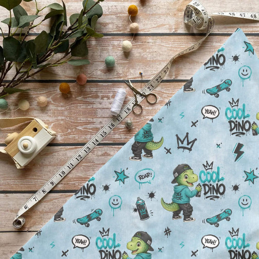 Dino Streetstyle Kinderstoff Meterware mit Cool Dino Graffiti Motiv, OEKO-TEX 100 Jersey Jungenstoff für Baby- und Kindermode