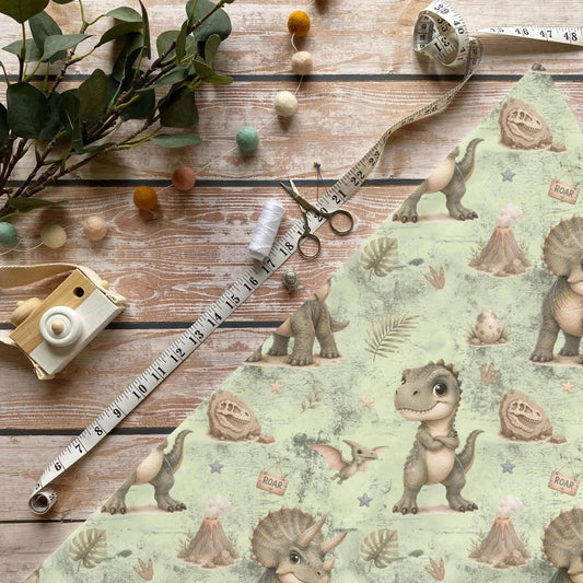 Dinoabenteuer Kinderstoff Meterware mit T-Rex und Triceratops Motiv, OEKO-TEX 100 Jersey Stoff für Baby- und Kindermode