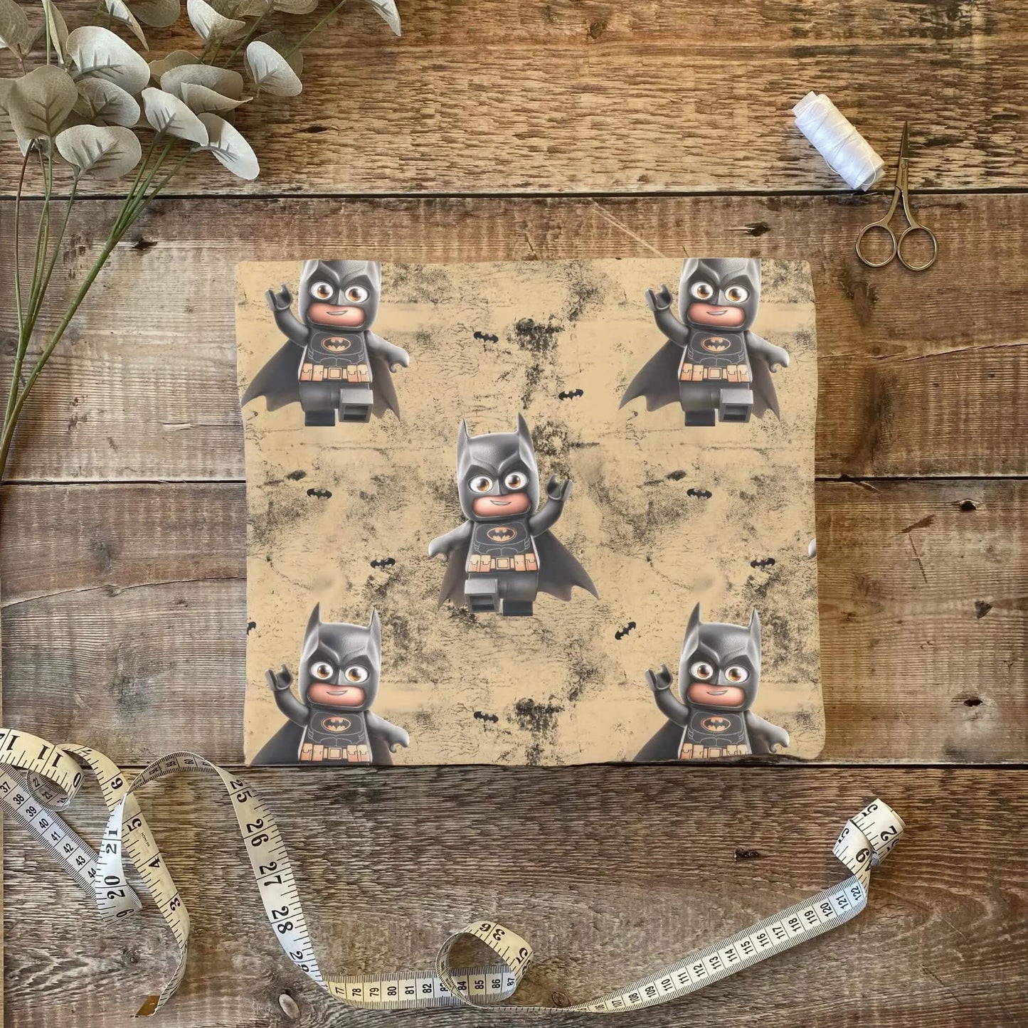 Dunkle Heldencrew French Terry – hochwertiger Kinderstoff mit Heldenfiguren
