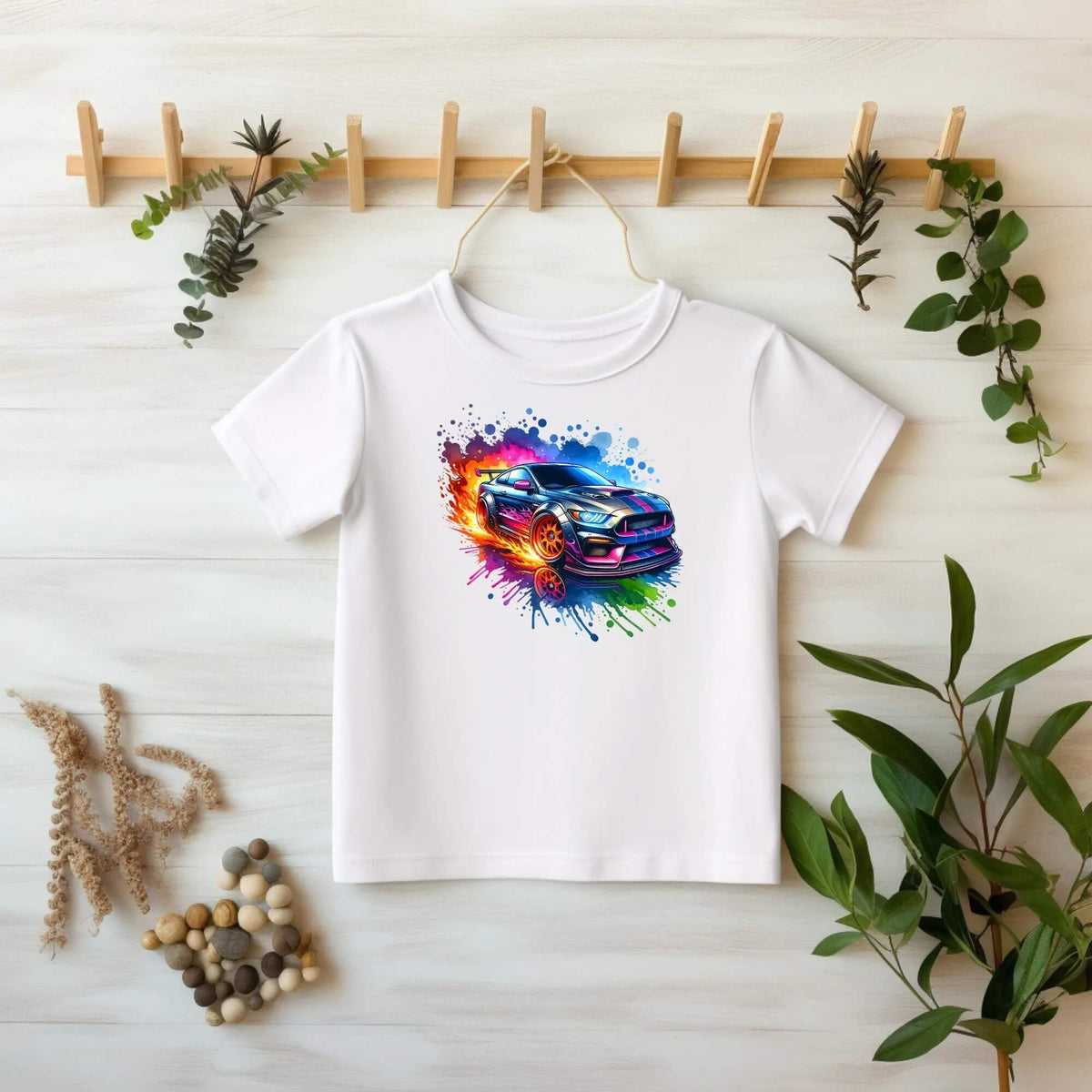 Weißes Kinder-T-Shirt mit DTF Bügelbild Sportwagen mit Flammen und Farbexplosion, Racing Bügelmotiv 17x18 cm