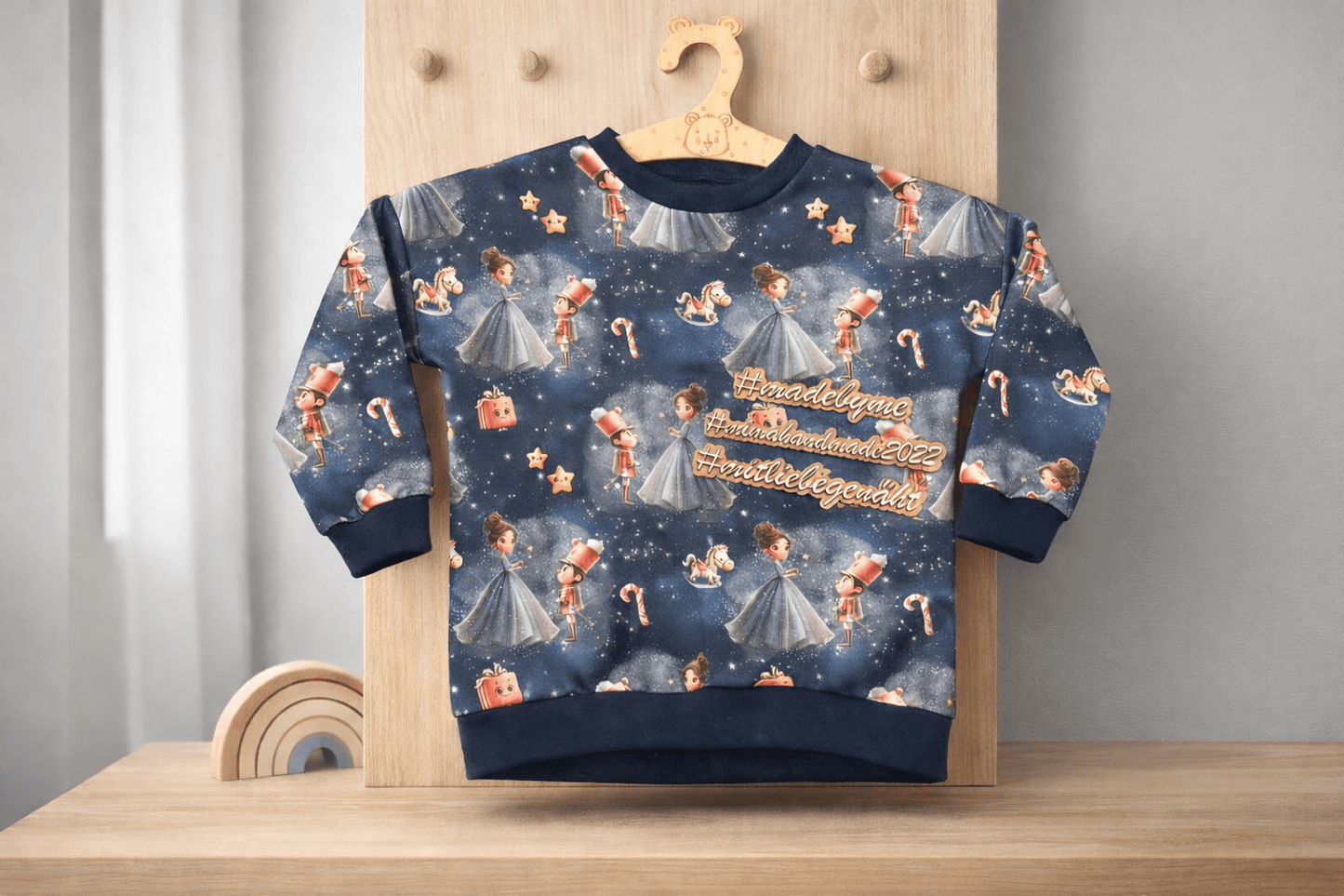 „Nussknacker Pullover für Mädchen aus French Terry – weicher Winterpullover“