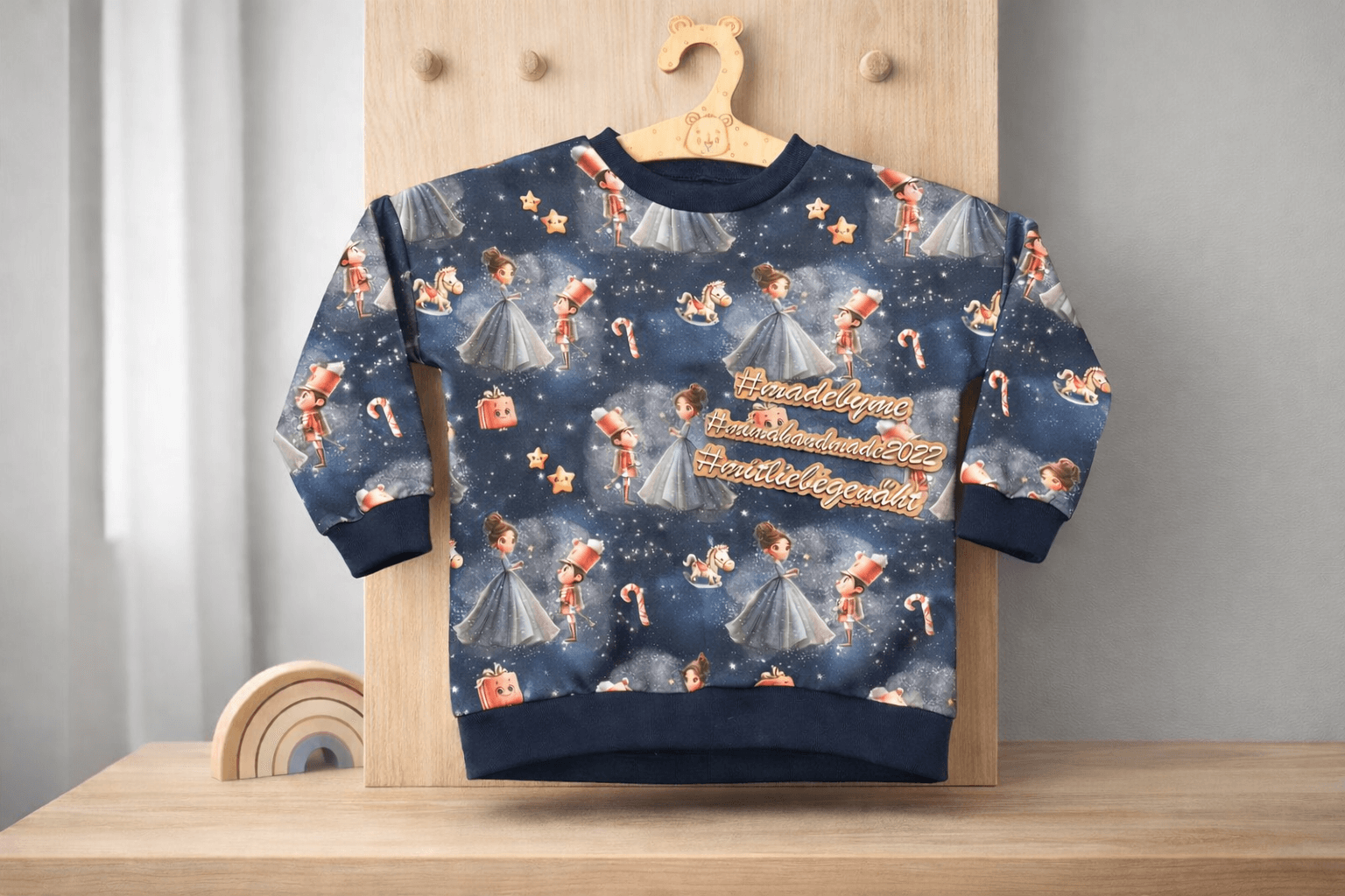 „Nussknacker Pullover für Mädchen aus French Terry – weicher Winterpullover“