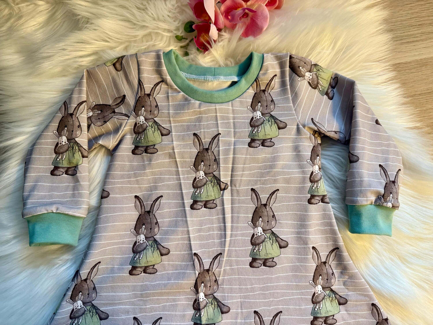 Kleid Größe 80 mit Hals- und Armbündchen
