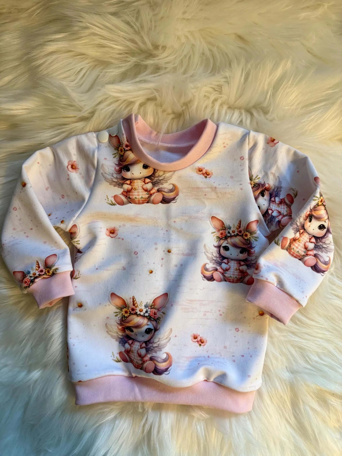 Pullover Größe 62 mit Hals-, Arm- und Saumbündchen in Weiß
