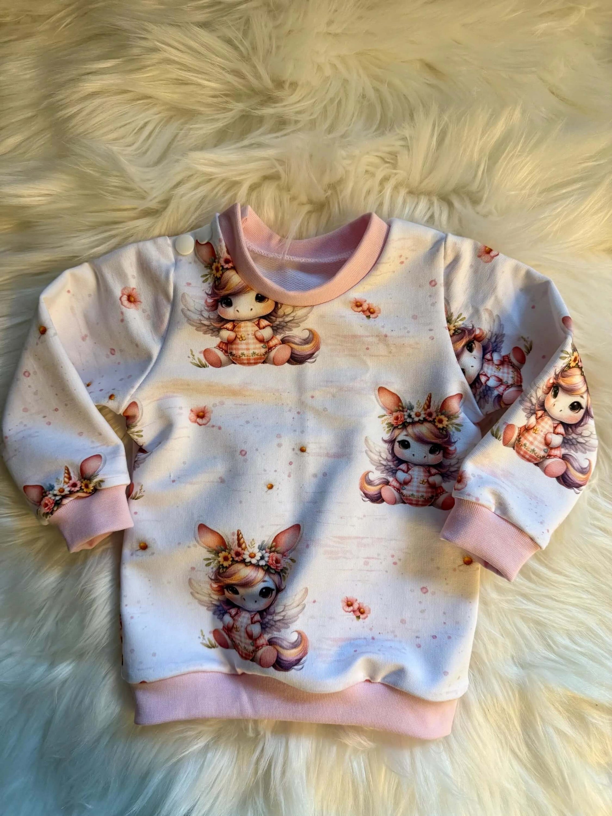 Pullover Größe 62 mit Hals-, Arm- und Saumbündchen in Weiß
