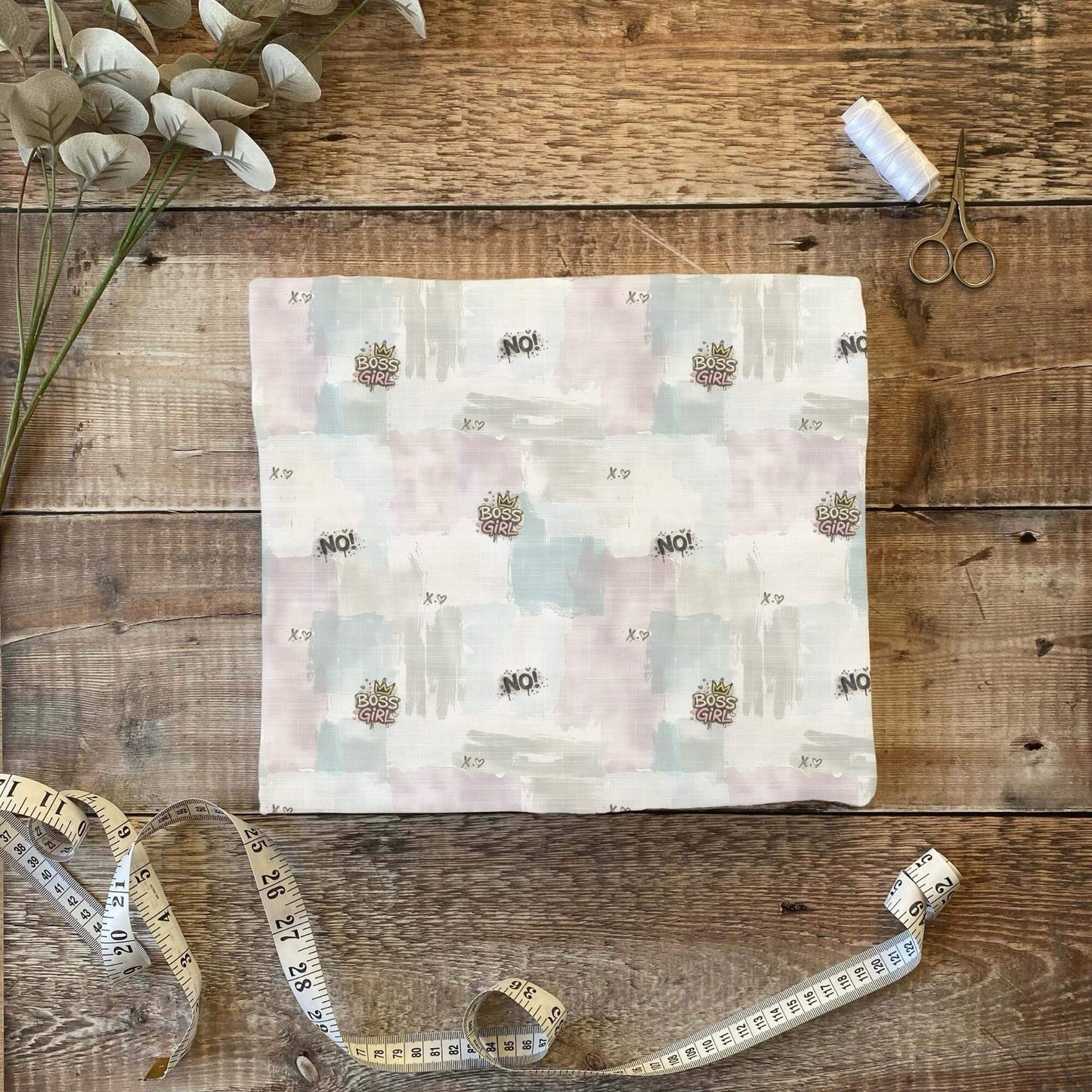 OEKO-TEX 100 Baumwollstoff mit modernen Schriftmotiven