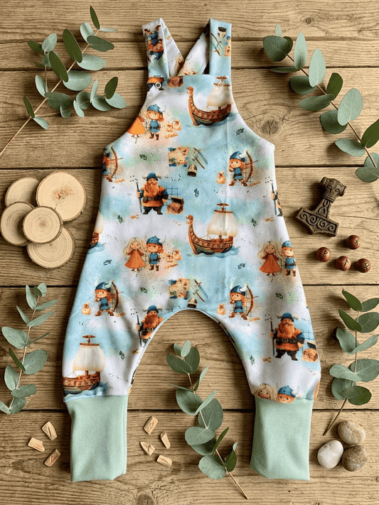 Wikinger Latzhose Größe 80 aus French Terry

