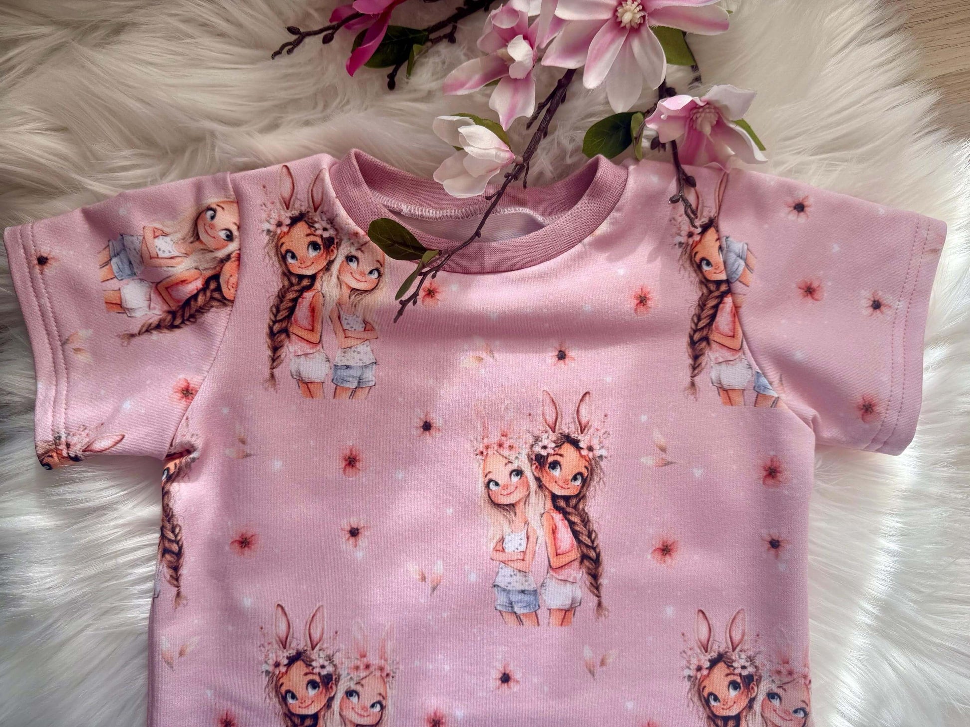 Detailaufnahme des Hasenmädchen Stoffmusters
