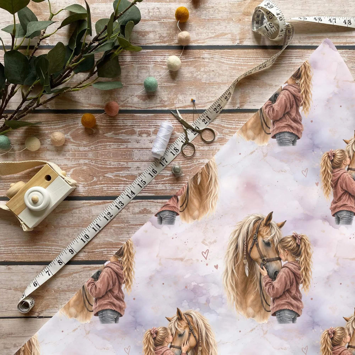 Herzenspferd Kinderstoff Meterware mit Mädchen und Pferd Motiv in Flieder Aquarell, OEKO-TEX 100 Jersey Mädchenstoff für Baby- und Kindermode