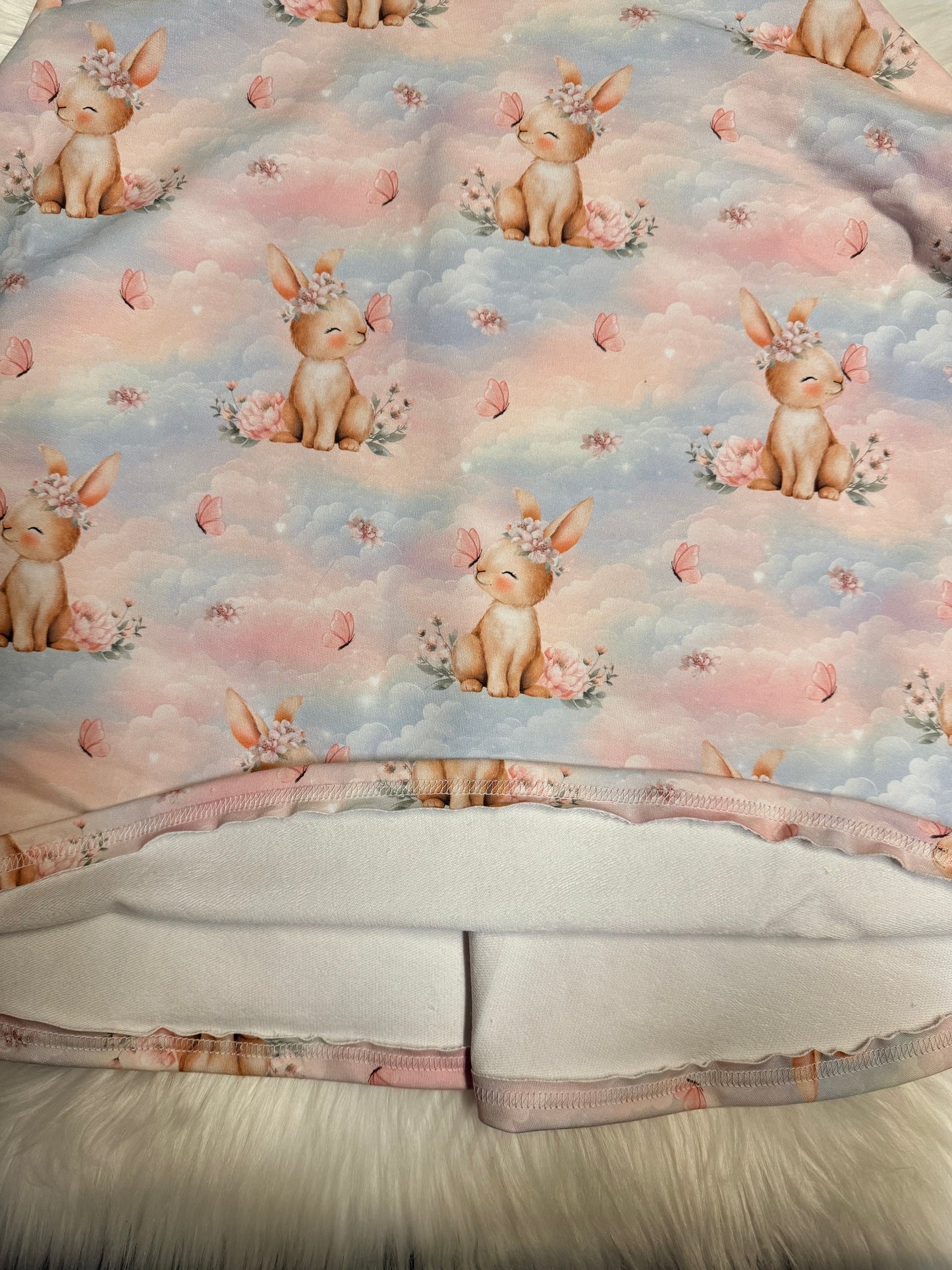 Kleid für Mädchen/ Vorbestellung/ Handmade Kleidung/ Motiv Wolkenhase
