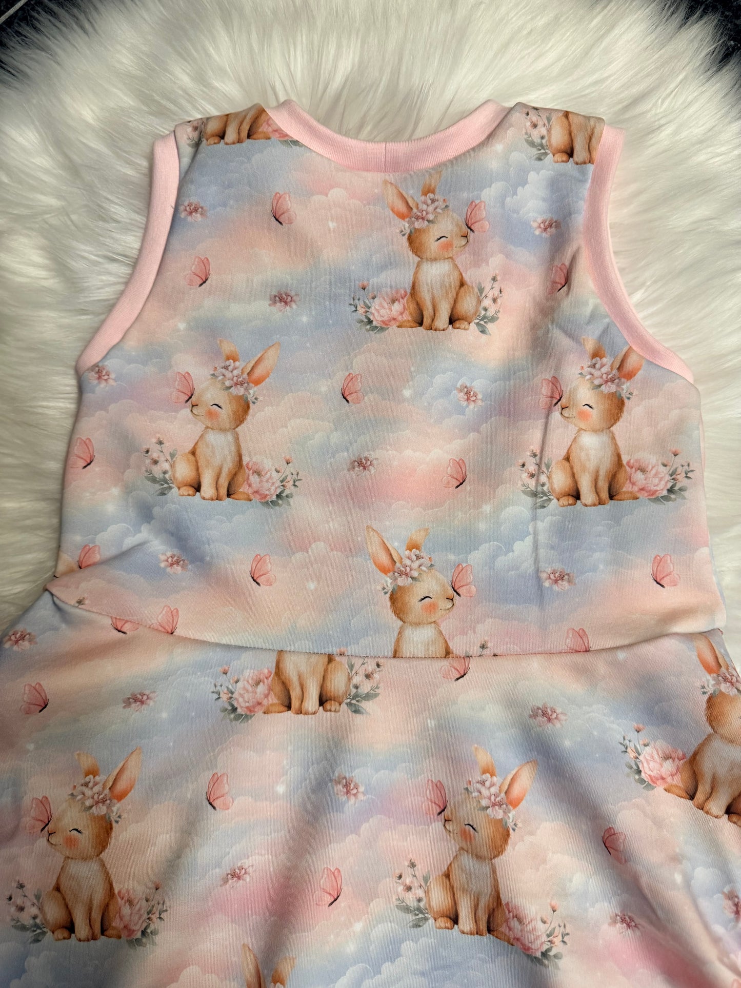 Kleid für Mädchen/ Vorbestellung/ Handmade Kleidung/ Motiv Wolkenhase
