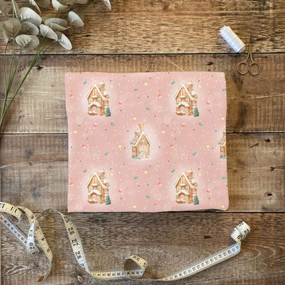 „Jersey Kinderstoff mit Lebkuchenhaus-Motiv – OEKO-TEX zertifiziert & liebevoll gestaltet“