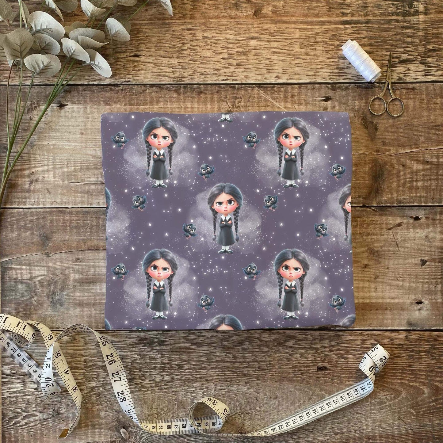 „Jersey Kinderstoff mit Gothic-Motiv – OEKO-TEX zertifiziert & kreativ illustriert“