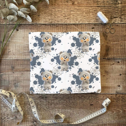 Jersey Kinderstoff mit niedlichem Mumien-Bär – OEKO-TEX zertifiziert & liebevoll illustriert