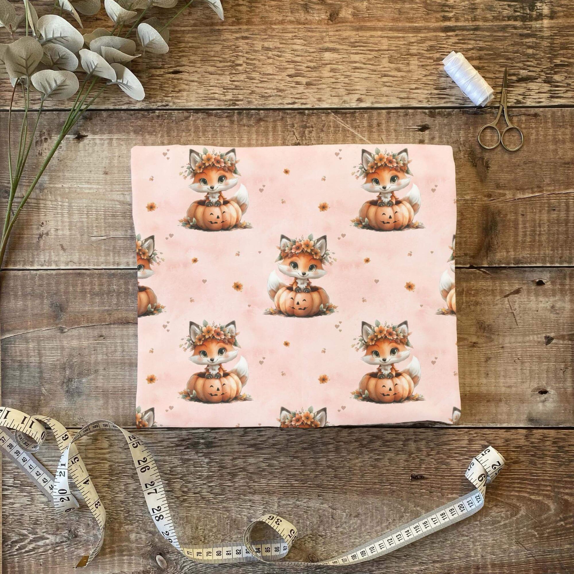 Jersey Kinderstoff mit niedlichem Fuchs im Kürbis – OEKO-TEX zertifiziert & liebevoll illustriert